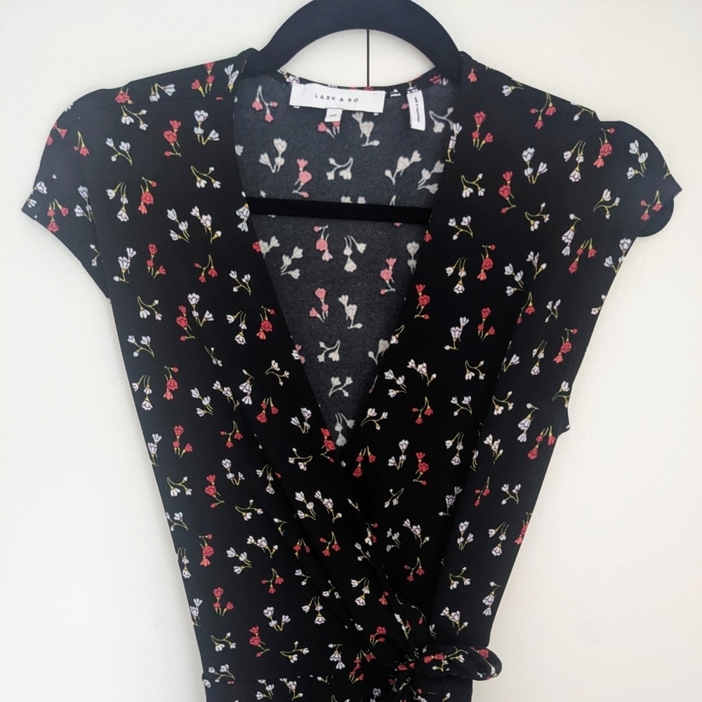 Lark & Ro XS Floral Wrap Dress - Picture 5 of 6